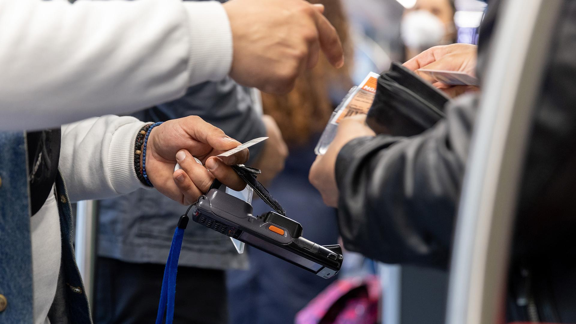 fahrkarten kontrolle 100