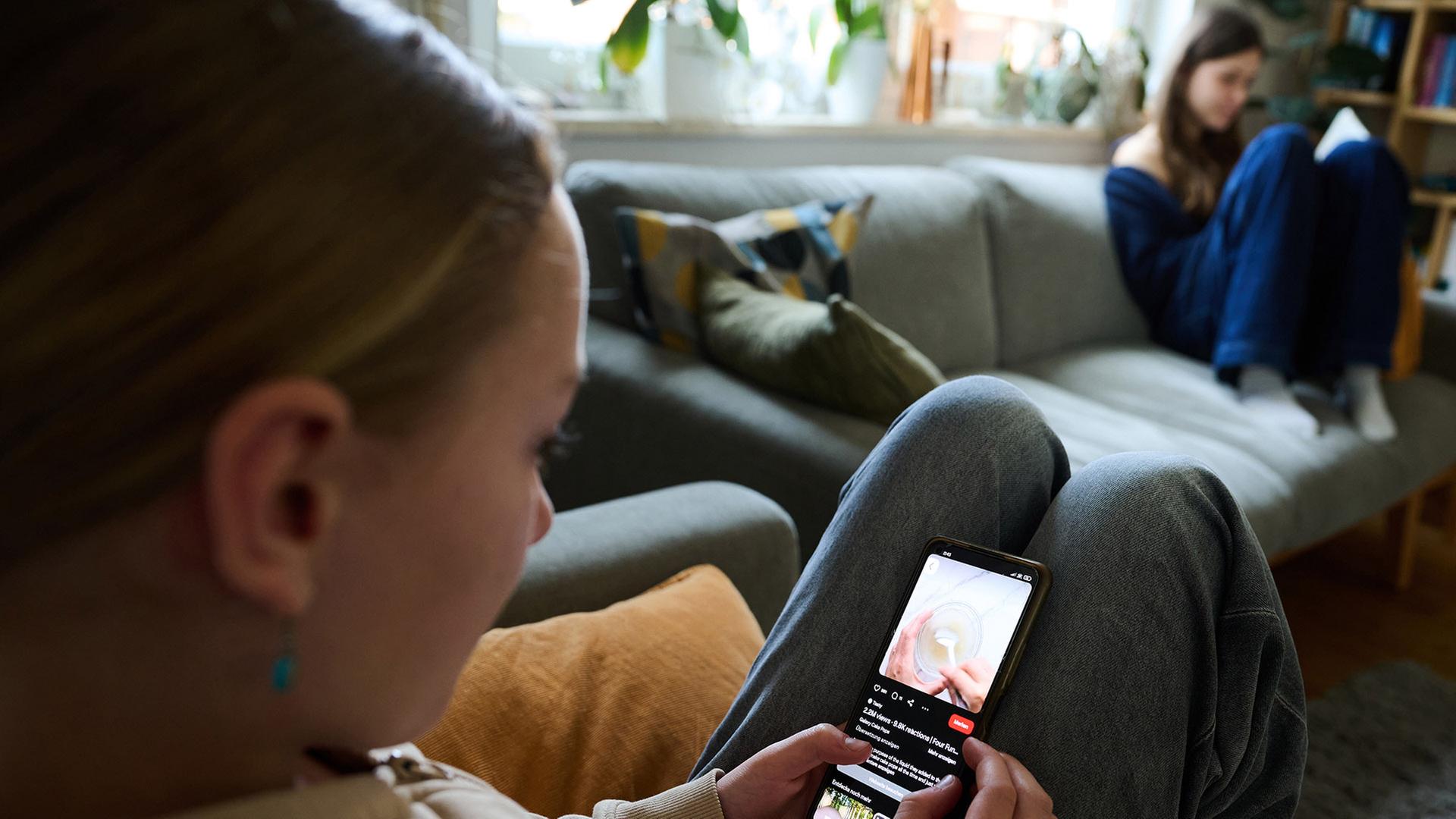 jugendliche smartphone 124