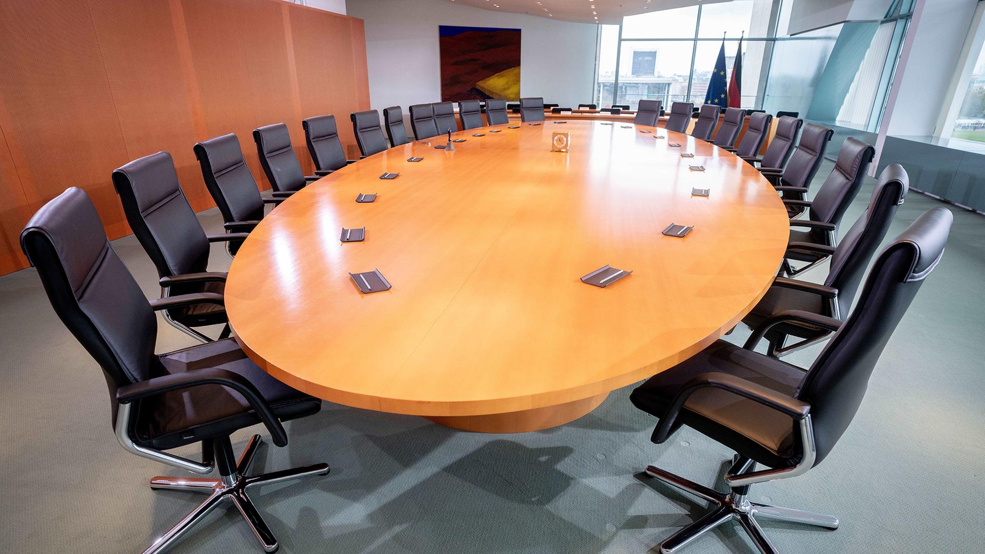 kabinettstisch leer 100