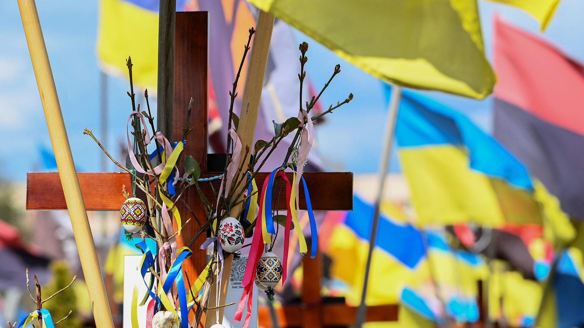 kreuz ostereier flaggen ukraine 100