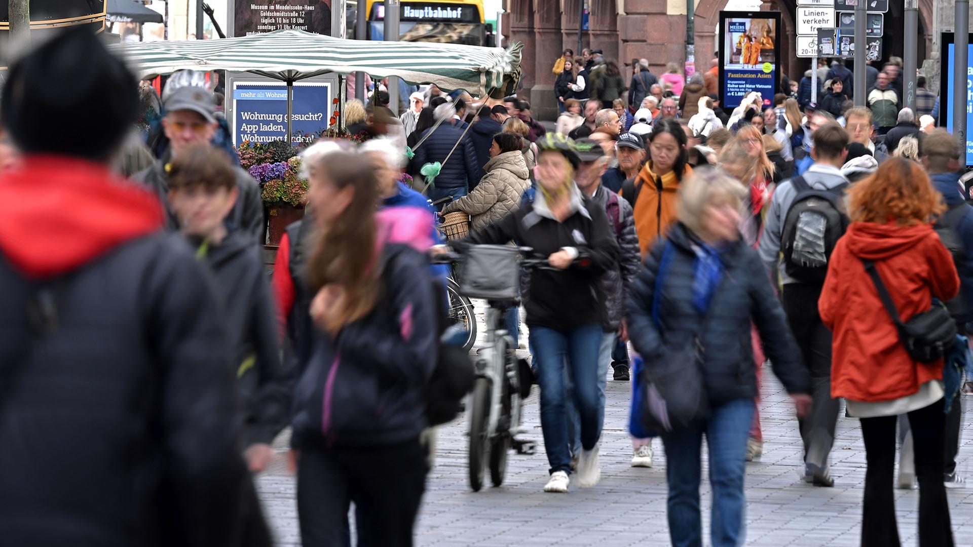 passanten innenstadt 102