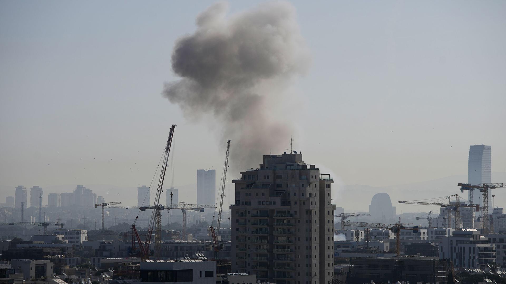 raketeneinschlag tel aviv 100