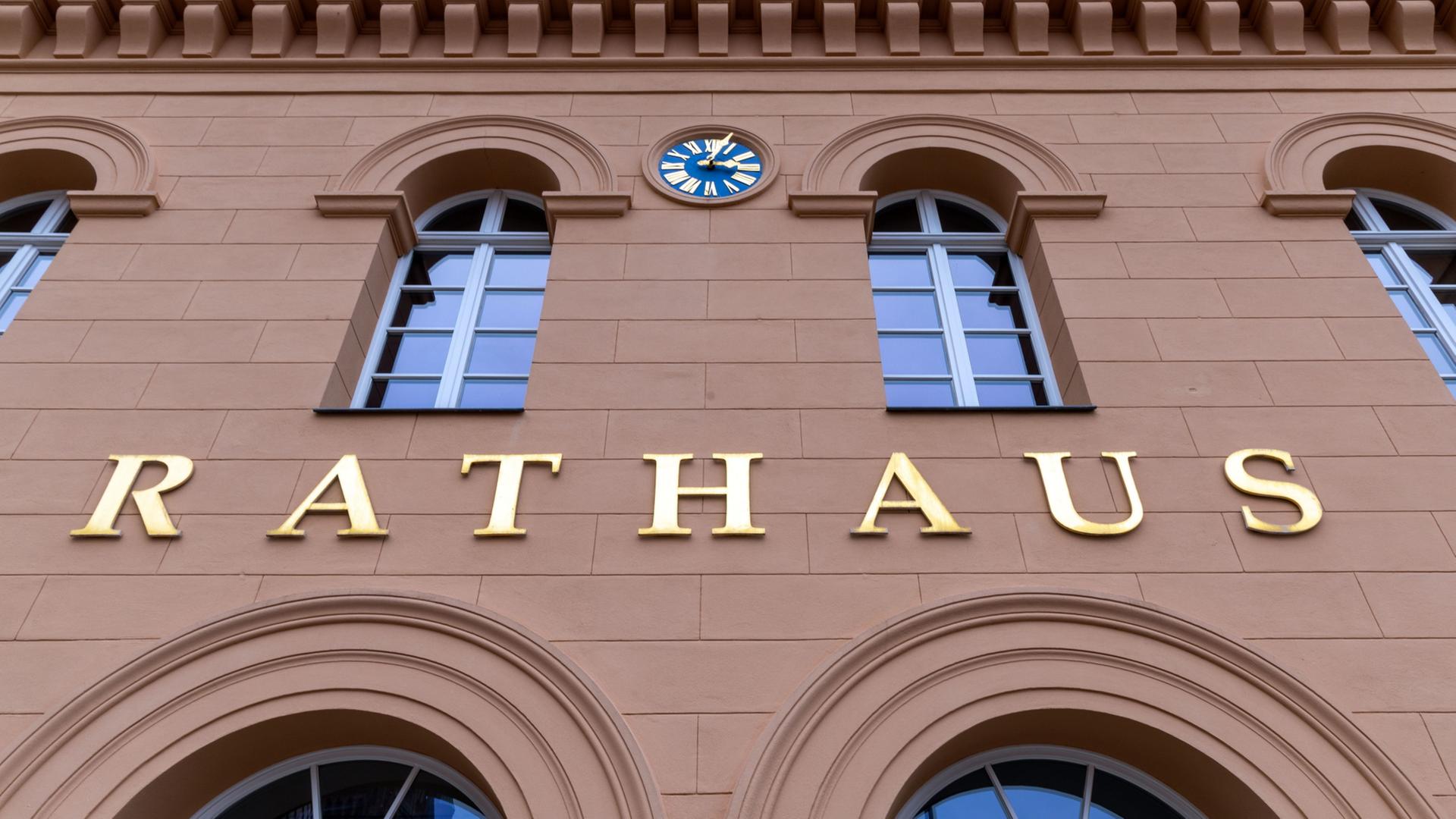 rathaus schwerin 100