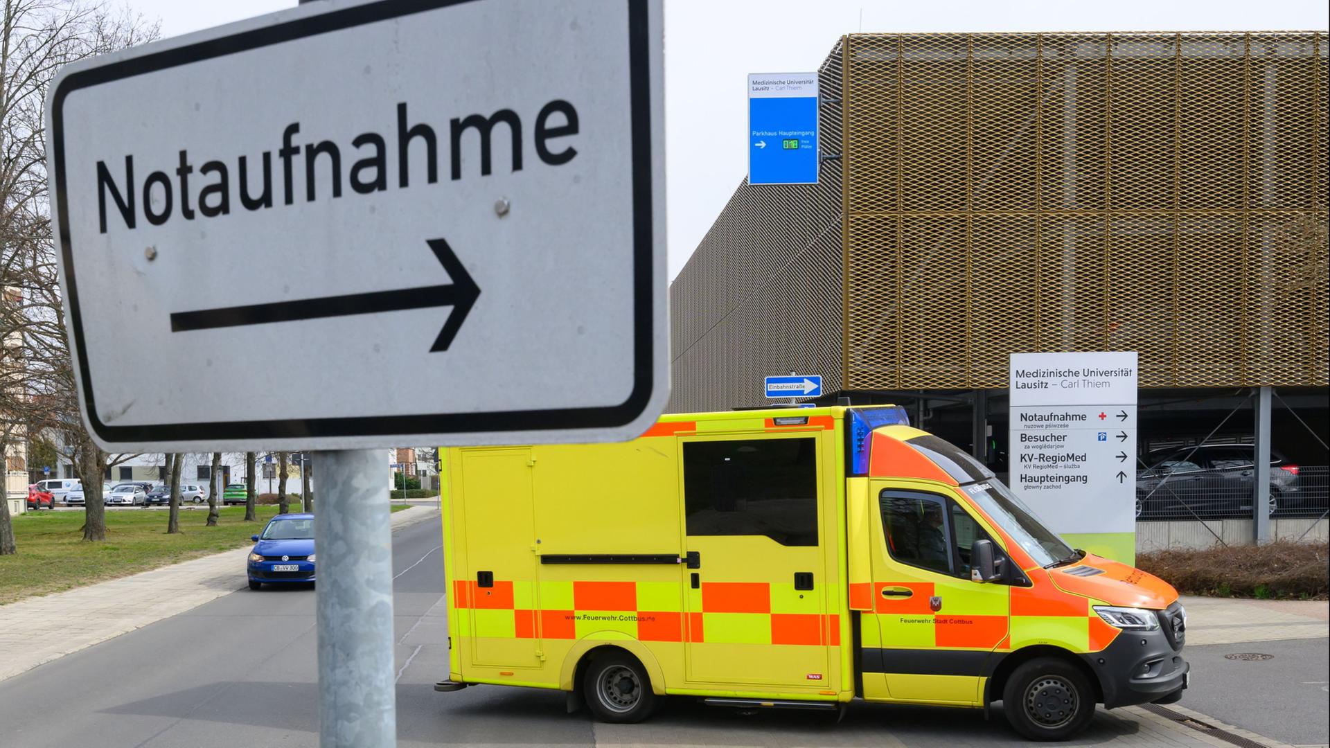 rettungswagen notaufnahme schild 100