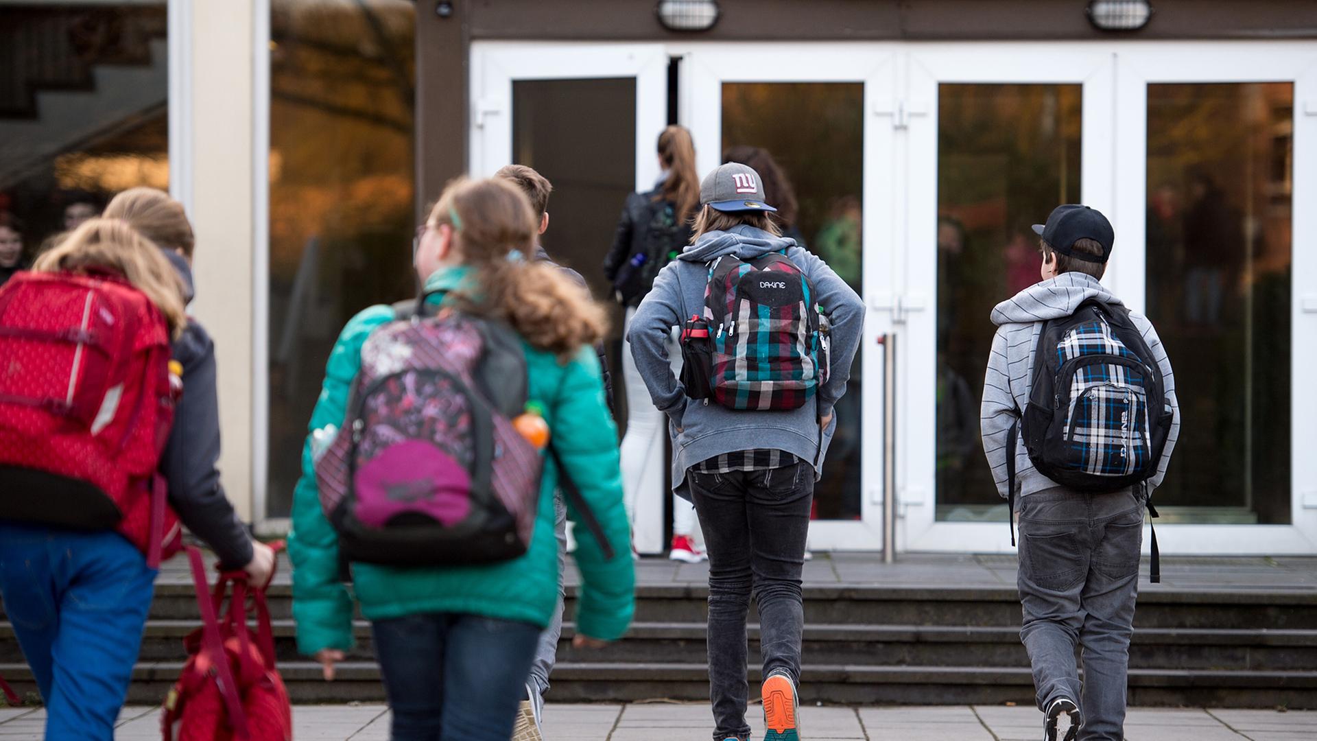 schueler eingang schule 100