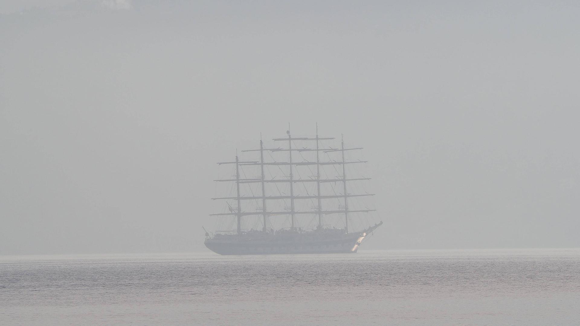 segelschiff nebel 100