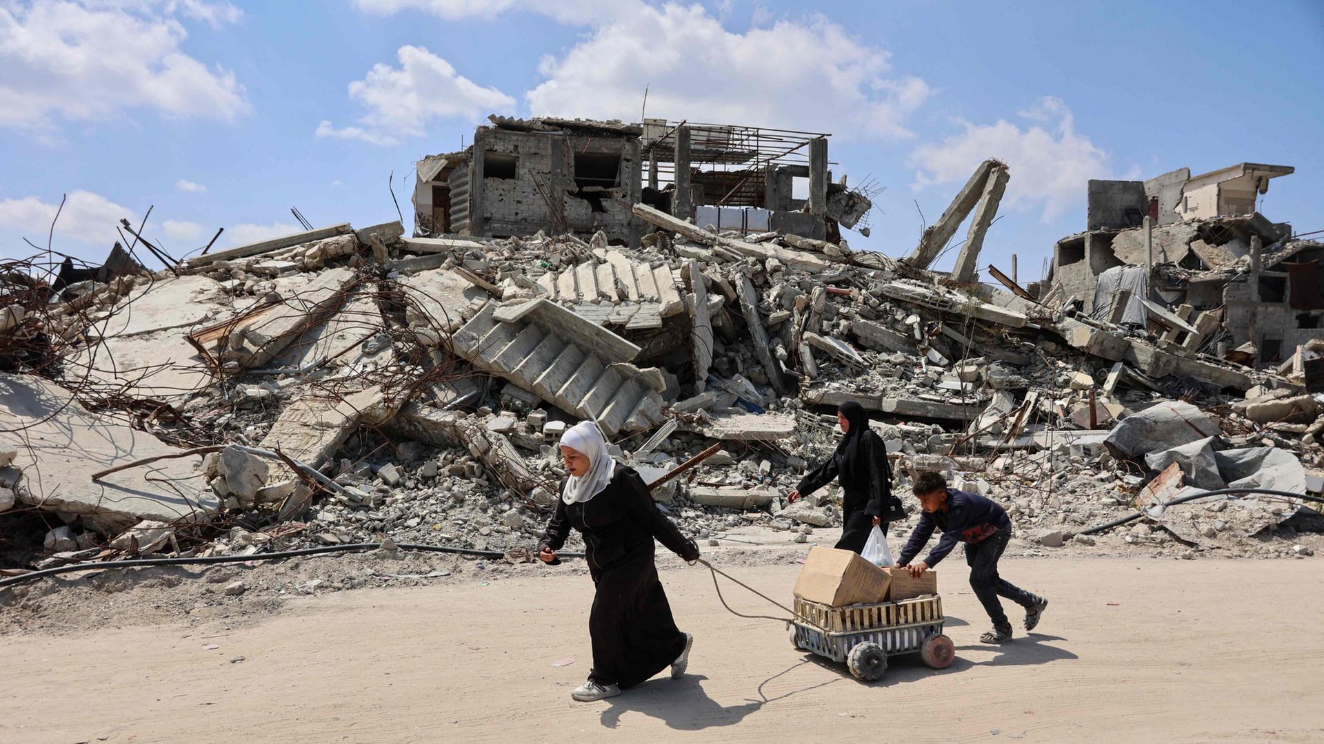 truemmer menschen gazastreifen 100