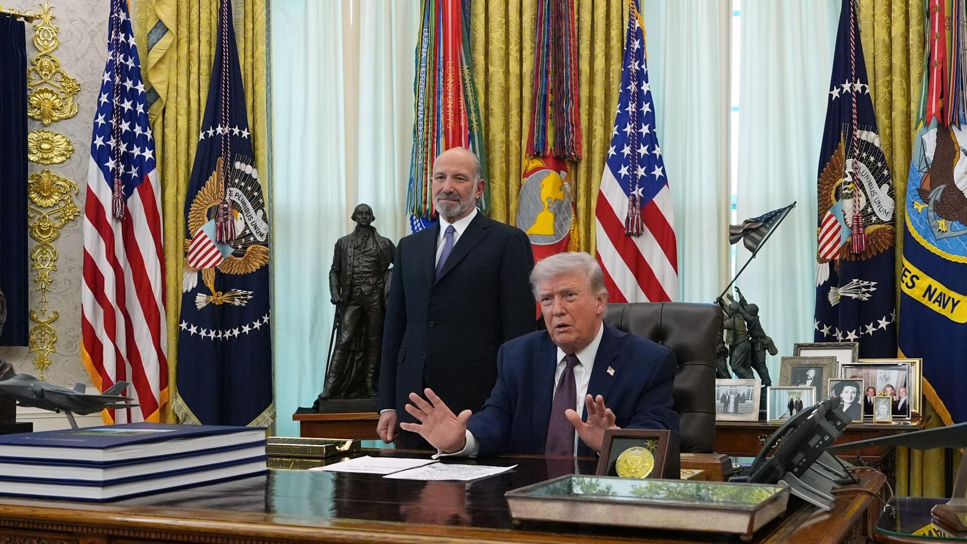 trump oval office 112