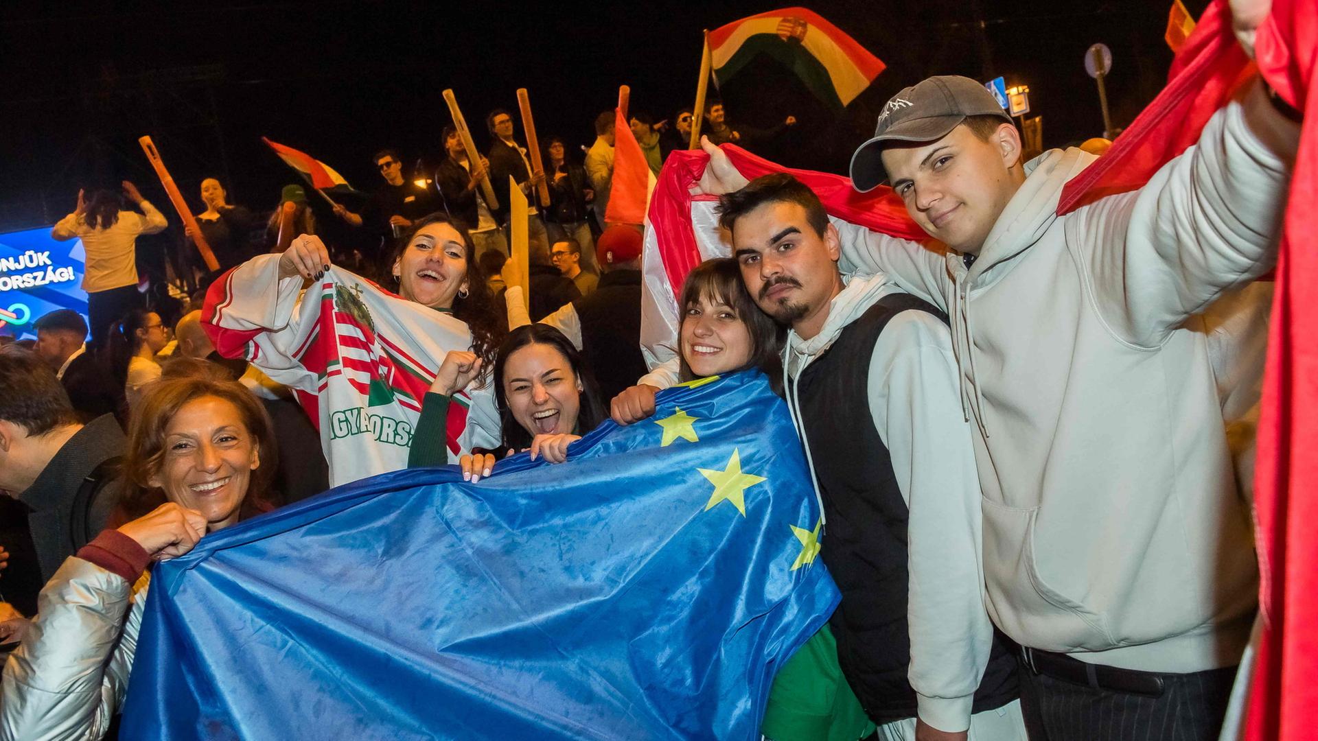 ungarn feiernde menschen 100