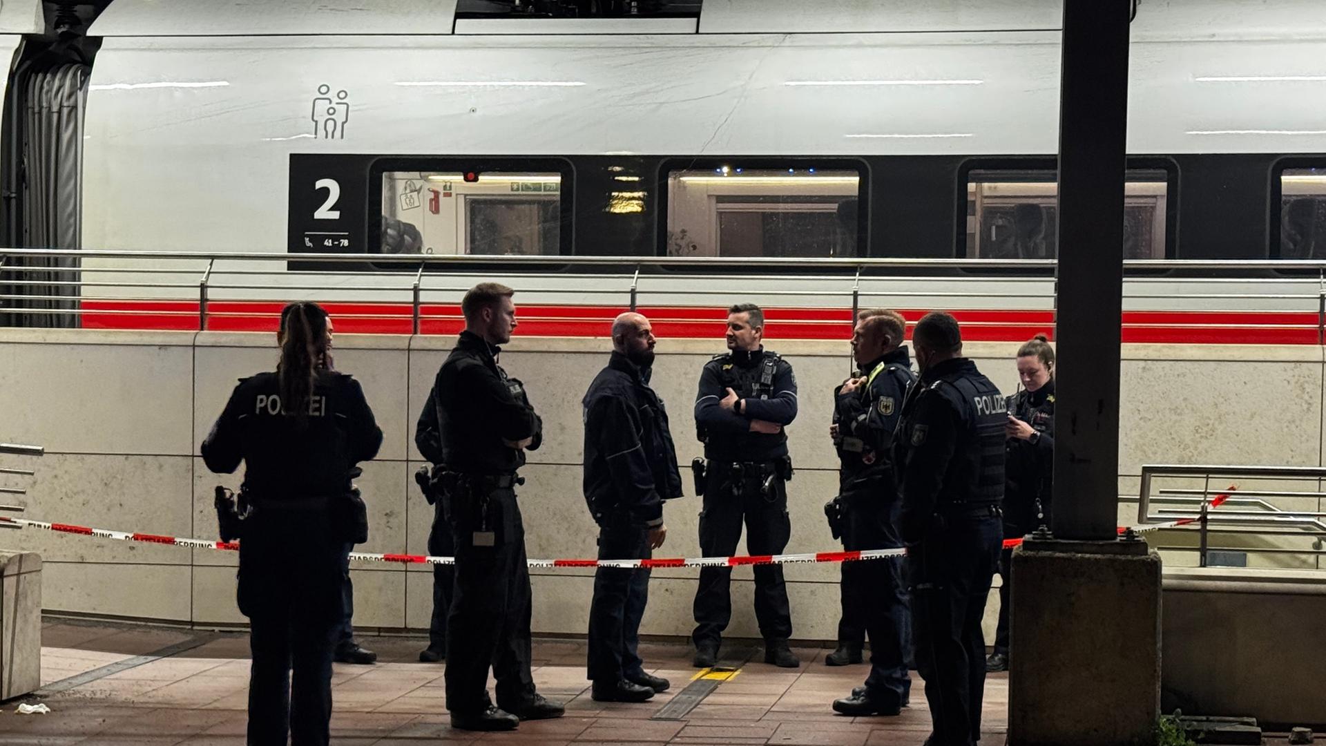 wdr beamte der bundespolizei am bahnhof siegburg 100