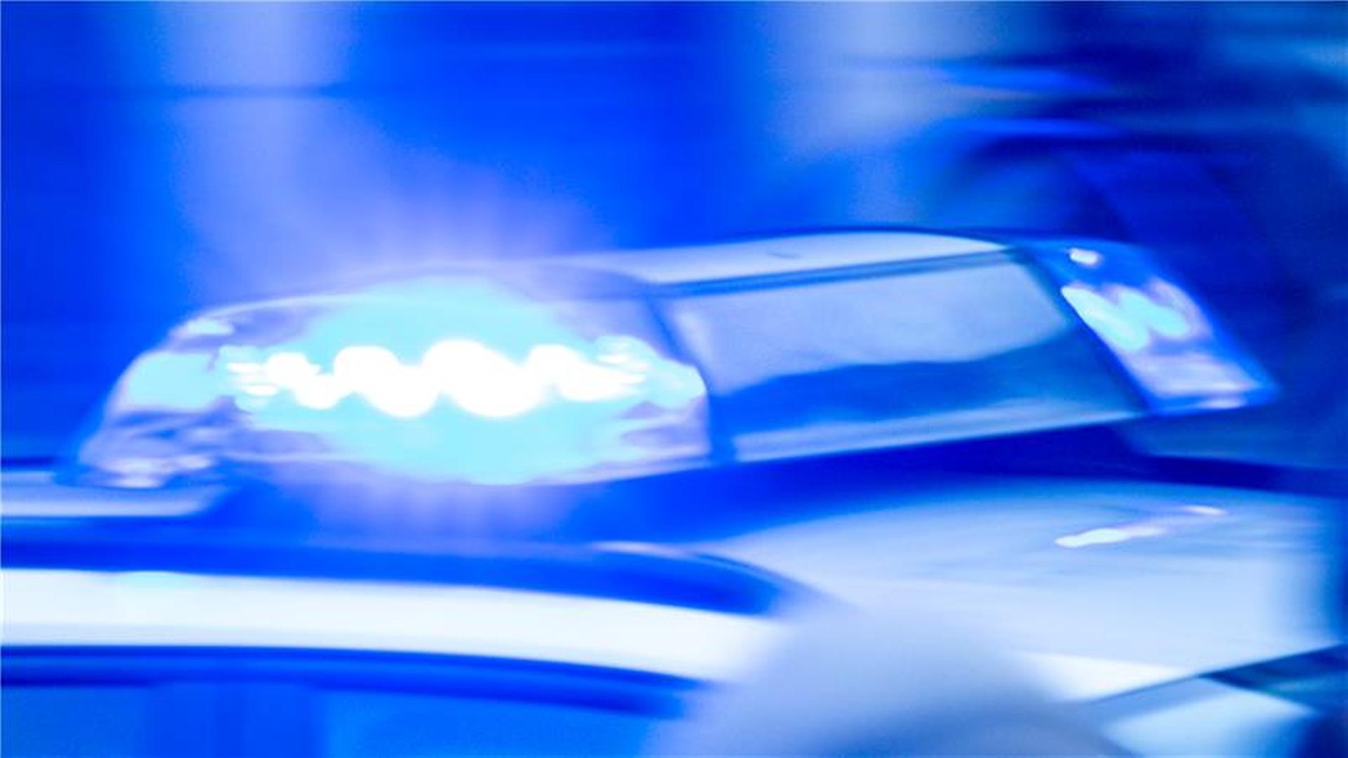 wdr blaulicht eines polizeiautos 100