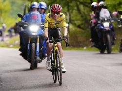 15 05 2026 italien blockhaus radsport maenner uci worldtour giro d italia 7 etappe formia blockhaus 244 00 km der daene jonas vingegaard hansen vom team visma lease a bike fuehrt
