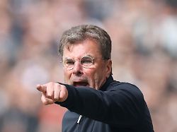 16 05 2026 hamburg fussball maenner bundesliga fc st pauli vfl wolfsburg 34 spieltag millerntor stadion trainer dieter hecking vfl wolfsburg gibt taktische anweisungen