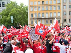 17 05 2026 fussball bundesliga 2025 2026 meisterfeier des fc bayern muenchen auf dem rathausbalkon in muenchen