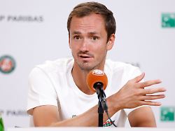 22 05 2026 frankreich paris tennis grand slam french open medientag roland garros stadion daniil medwedew aus russland nimmt an einer pressekonferenz teil