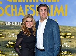 anke engelke und bastian pastewka bei der premiere glennkill ein schafskrimi im kino in der kulturbrauerei in berlin am 28 04