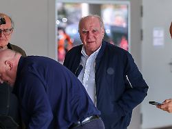 aufsichtsratsmitglied und ehrenpraesident uli hoeness fc bayern muenchen fc bayern muenchen vs paris saint germain fussball uefa champions league halbfinale rueckspiel 06 05