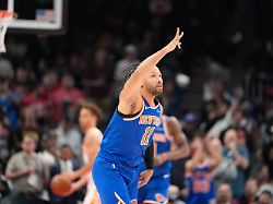 basketball maenner nba play off runde eastern conference viertelfinale 6 spieltag atlanta hawks new york knicks jalen brunson 11 guard der new york knicks jubelt nach einem treffer