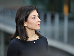 berlin deutschland paul loebe haus pressestatement zum gebaeudemodernisierungsgesetz bundesministerin fuer wirtschaft und energie katherina reiche cdu 1