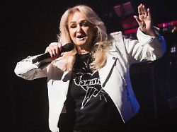 bonnie tyler live auf just live tour 2025 im berliner theater am potsdamer platz am 03 05 2025