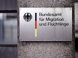 das bundesamt fuer migration und fluechtlinge bamf ist verantwortlich fuer die durchfuehrung von asylverfahren und den fluechtlingsschutz themenbild symbolbild nuernberg 30 03 1