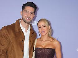 denise hersing und lorik bunjaku auf dem roten teppich beim reality award 2026 bonn 16 04