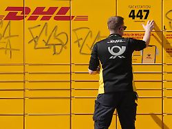 die deutsche post setzt fuer ihr filialnetz seit einer neuen gesetzlichen regelung zunehmend auf automatisierte standorte auch in sachsen gibt es drei solche automatenfilialen