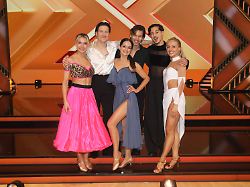die let s dance finalisten von staffel 19 anna carina woitschack und evgeny vinokurov joel mattli und malika dzumaev und milano und marta arndt tanzen am freitag um den titel 1