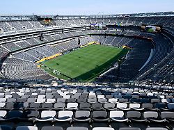 die organisatoren in der region new york und new jersey haben die transportkosten fuer fans drastisch gesenkt