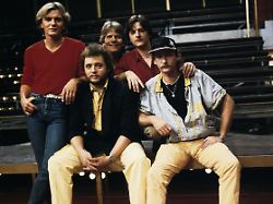 die pop gruppe group relax claus matthias gitarre peter volkmann saenger klaus scheldt bass felix weber keyboard ornie singerl schlagzeug 1983 personen musik music neue deutsche welle ndw pop