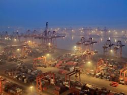 ein containerterminal im jingtang gebiet des hafens von tangshan in tangshan in der nordchinesischen provinz hebei luftaufnahme mit einer drohne 1