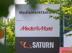 ein schild mit den schriftzuegen von media markt und saturn aufgenommen vor der firmenzentrale der mediamarktsaturn gruppe