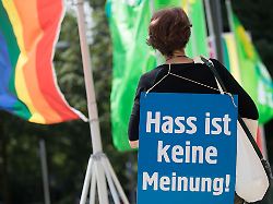 es findet hier in deutschland keine zensur statt betonte der stellvertretende regierungssprecher steffen meyer in berlin