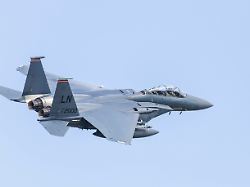 f 15e strike eagle banks after take off