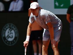 french open jannik sinner retires from the match looks for shade is forced to take repeated breaks during at the 2026 roland garros tournament in paris france on may 28 2026
