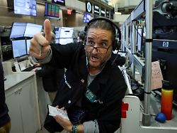 futures options traders work on the floor at the new york stock exchange s nyse american amex in new york city u s april 17 2026