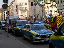 grossraeumige absperrung in stuttgart am olgaeck auto faehrt in menschenmenge stuttgart olgastrasse 35 stuttgart heilbronnerstrasse kriegsbergstrasse 02 05