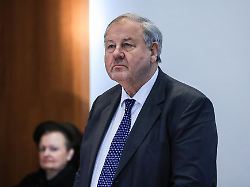 hanno berger steueranwalt im gerichtssaal der einstige finanzbeamte in hessen gilt als wichtigster kopf im cum ex skandal