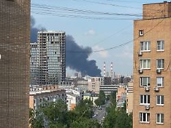 im osten moskaus ist ein grossfeuer ausgebrochen stunden zuvor war die russische hauptstadt ziel schwerer drohnenangriffe
