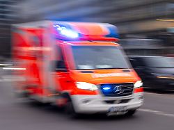 in hamburg wurde ein fussgaenger bei einem unfall schwer verletzt