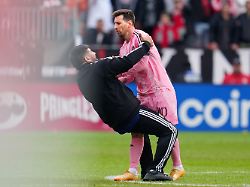 inter miami cf midfielder lionel messi 10 pushes a fan down after he ran onto the pitch during second half mls soccer against toronto fc in toronto on saturday may 9 2026