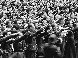 joseph goebbels rede im sportpalast berlin blick auf die zuhoerer beim singen der lieder 18 februar 1943