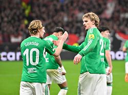 jubel new v l anthony gordon new nick woltemade new klatschen ab fussball champions league 6 spieltag bayer 04 leverkusen newcastle united new 2 2 am 10 12 2025 in leverkusen deutschland