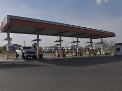 may 5 2026 leominister massachusetts usa fuel prices keep rising due to the u s war with iran and continued closure of the straits of hormuz in the persian gulf