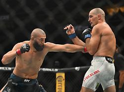 may 9 2026 newark new jersey united states khamzat chimaev red gloves fights sean strickland blue gloves during ufc 328 at prudential center