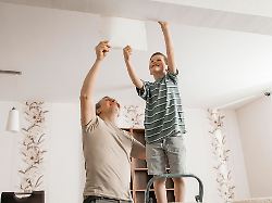 mit kindern heimwerken macht freude wenn man die passenden projekte fuer die kleinen waehlt