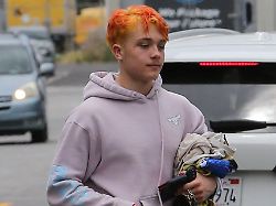 sonderkonditionen mindesthonorar exclusive knox jolie son of brad pitt leaving gym looks like a mini brad with orange hair