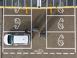 tankstelle fuer e autos aufladen ist nicht schwer aber ein paar grundlegende dinge sollte man schon beruecksichtigen am besten bereits vor dem kauf