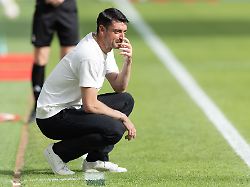 trainer albert riera eintracht frankfurt bundesligaspiel zwischen eintracht frankfurt und dem hamburger sv am 2 mai 2026 im deutsche bank park in frankfurt am main