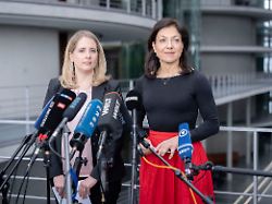 verena hubertz und katherina reiche beim pressestatement zum gebaeudemodernisierungsgesetz im paul loebe haus berlin 13 05